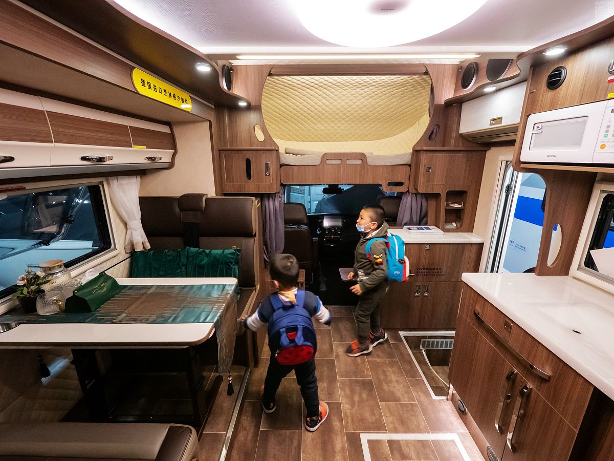 为什么房车内部感觉比较闷热如何解决这个问题