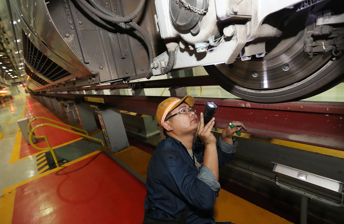 轨道交通内燃机车应用与检修：性能、维护与未来趋势