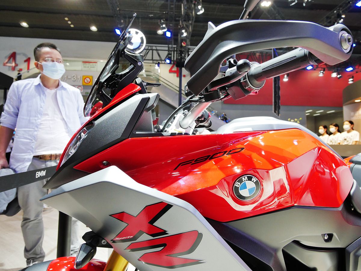 宝马900加多少机油