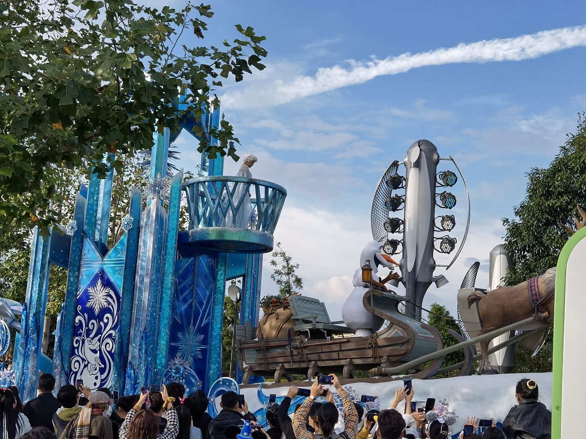 1Althoughwewereverytiredatmidnightweagreedthattwo-dayvacationatDisneyWorldwasoneofthebestwehadeverhad2AfterwardwespenttheremainderofthedaybrowsinginthespecialtyshopsoftheMagicKingdom3Thenwhilerestinga