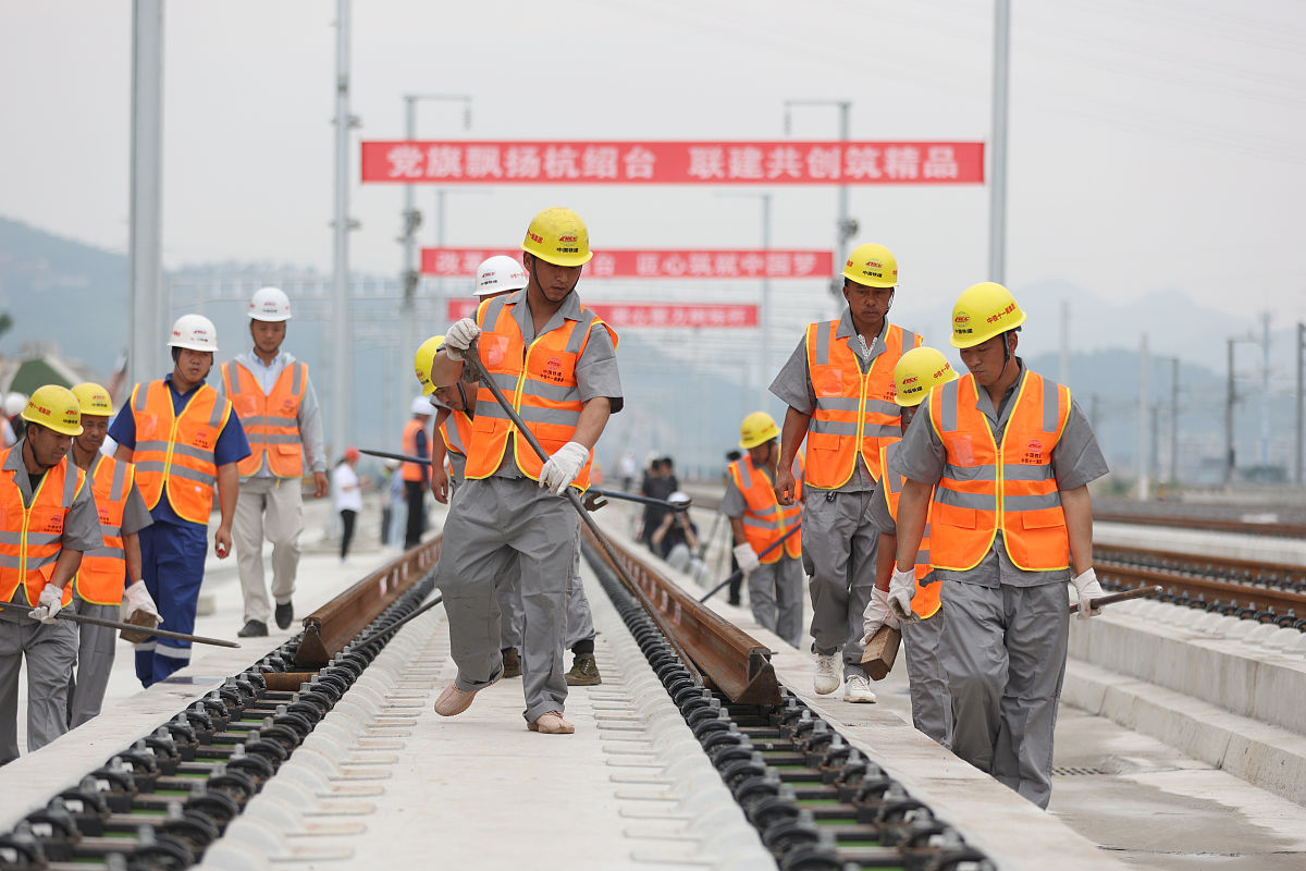 铁路工程学校就业前景分析：高薪就业，发展空间广阔