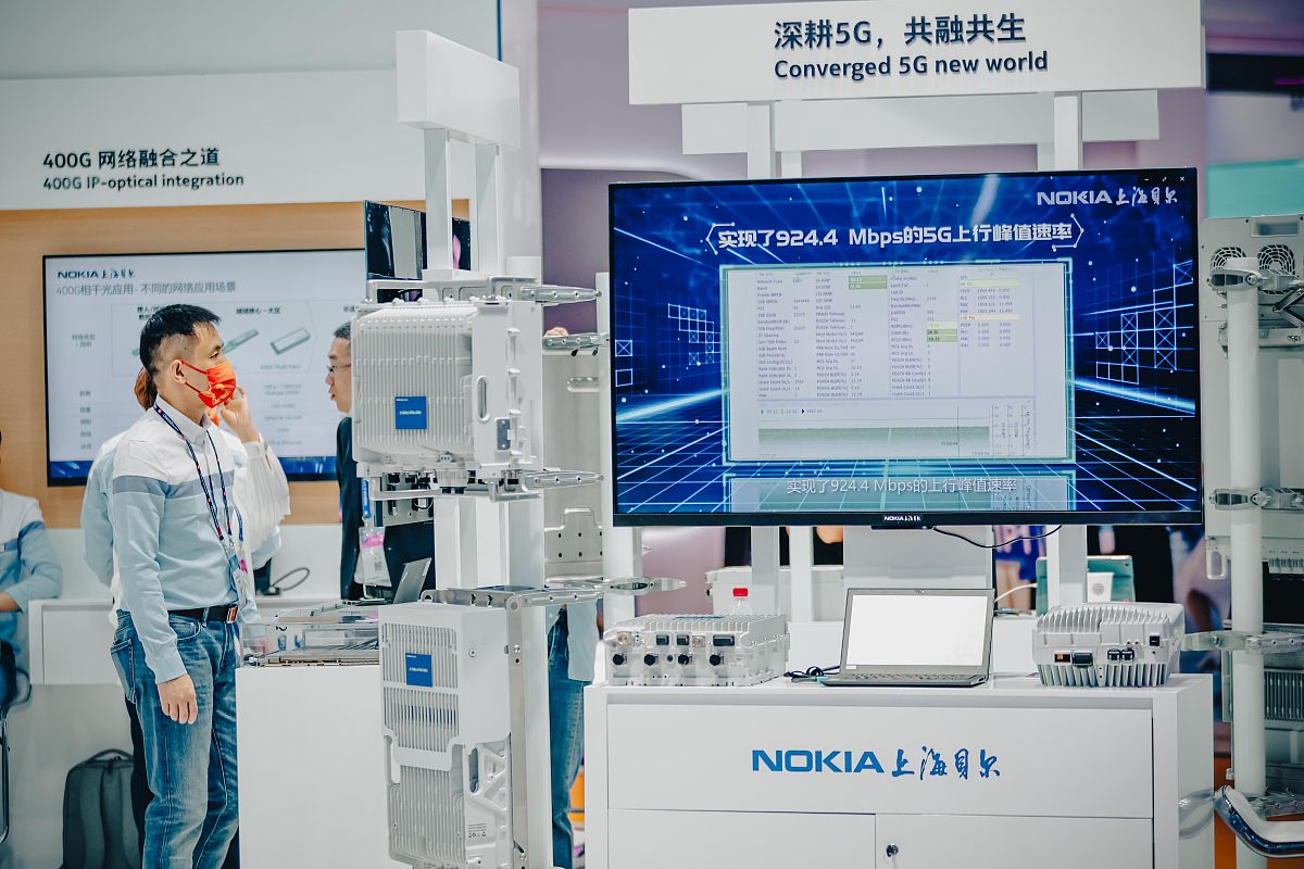 请写一篇5200字的中国天津职业技能公共实训中心siasun工业机器人和siemens-s1200控制系统实训报告