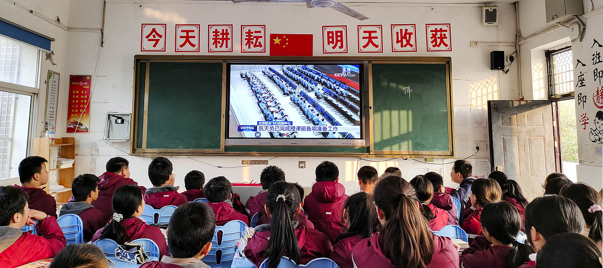 以防溺水讲座为题写一篇新闻稿