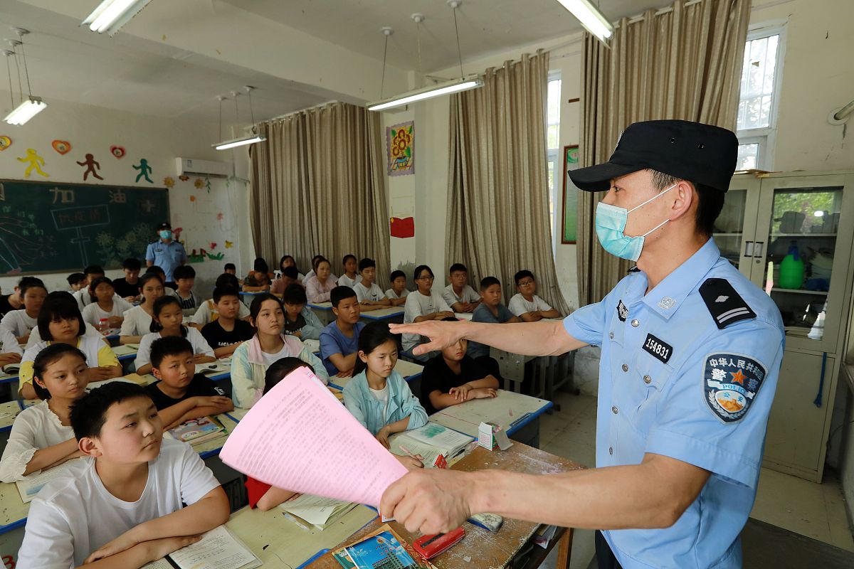 香港營警队终身学习理念：个人进修与课堂学习同等重要