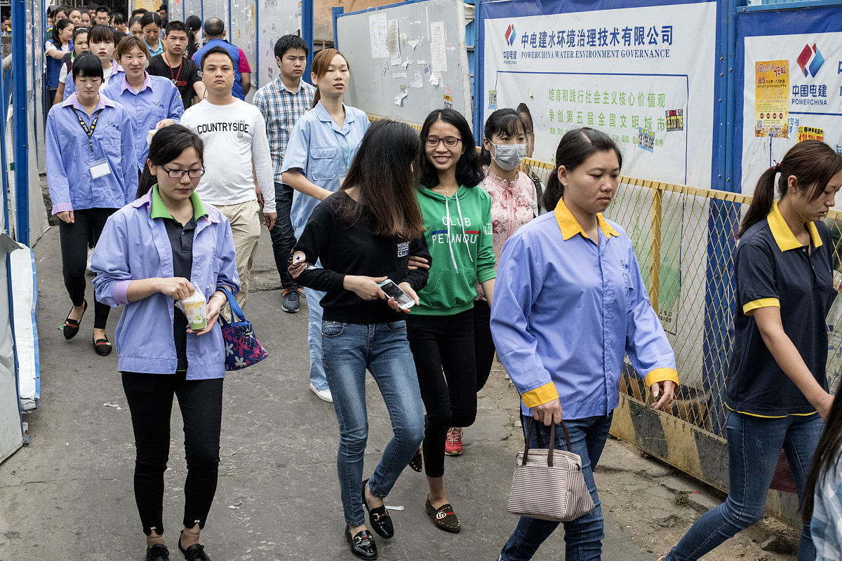 造贝社区举行青年创力营活动目的是帮助青年求职激发社区活力请写一些欢迎社区领导、企业家和参与活动的青年的立牌文案