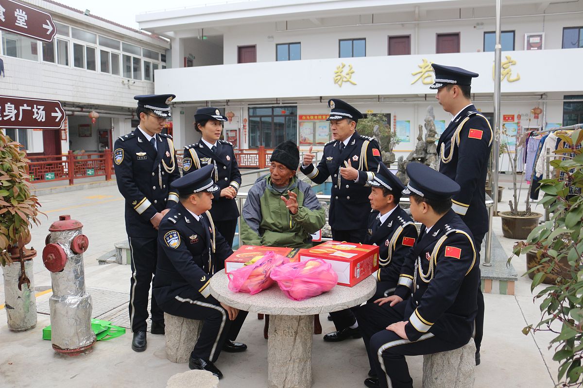 以派出所到呼伦贝尔农垦第一连队进行护秋慰问工作写一篇短讯 要求三百字左右