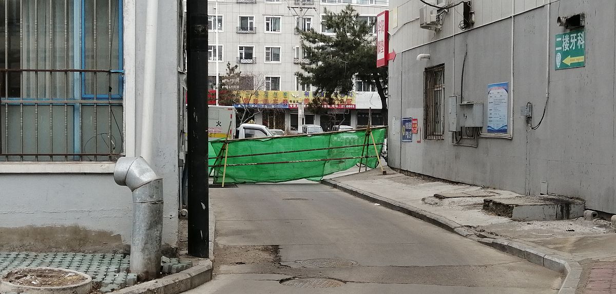 写个通稿：你好小赵！我是杨屯镇祥和家园小区的住户我们小区有半个多月了水小的和流泪差不多洗衣机太阳能热水器全都不能用都成了摆设了多次反应镇政府都没给解决