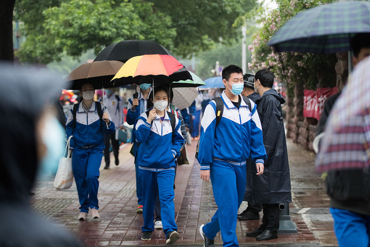 初中毕业学药剂专业：利弊分析及建议