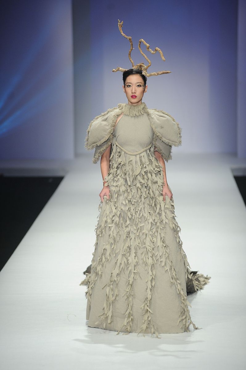 青鸟意象在服装设计中的积极意义与应用