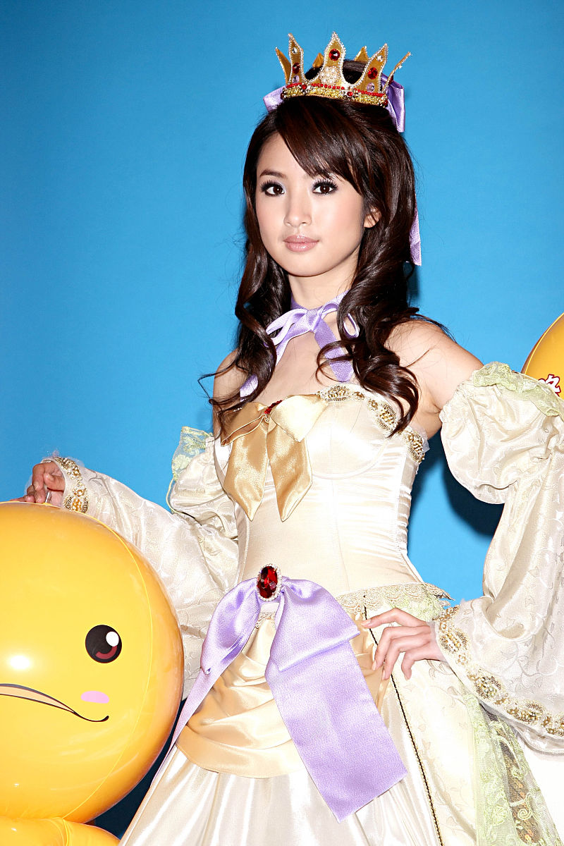 2008年2月19日,台北,林依晨为某在线游戏作代言.+++_+++林依晨