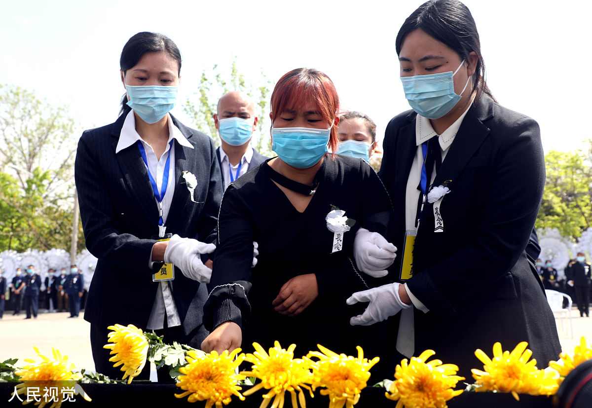 北京长峰医院大火遇难人数已经升至29人。这是火灾劫难后的住院部东楼。痛心至极不忍直视愿逝者安息！