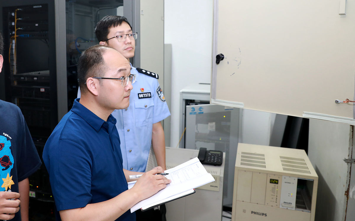 支队保密委组织对机关各科室开展大运会前保密安全检查