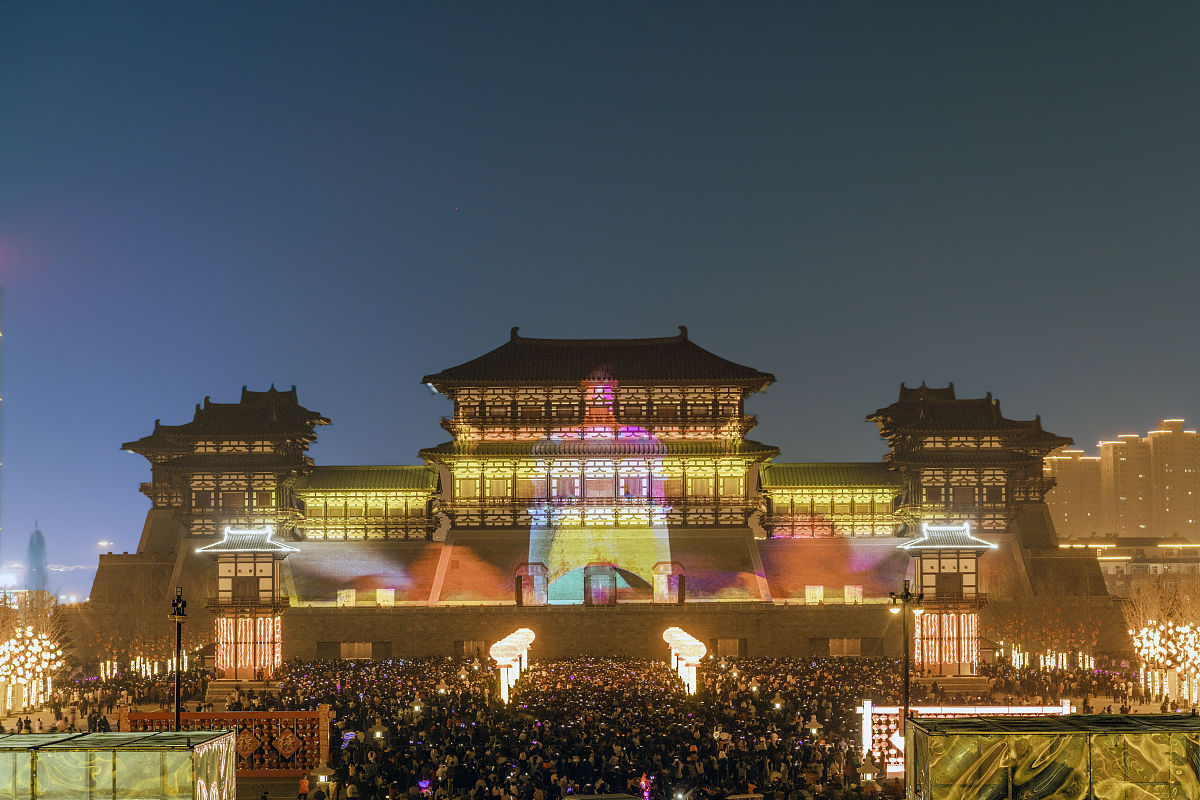 2021年2月12日,牛年大年初一,河南省洛阳市于隋唐历史遗址应天门上演