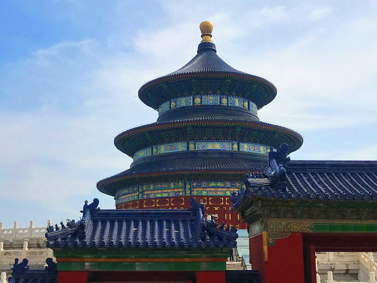 写一篇五一旅游必备清单出门前一定要看！