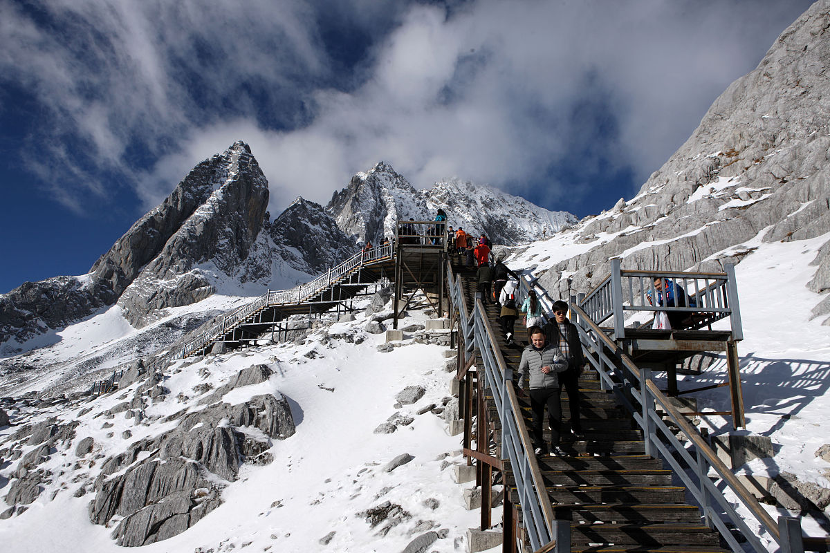 云龙雪山一直有雪吗