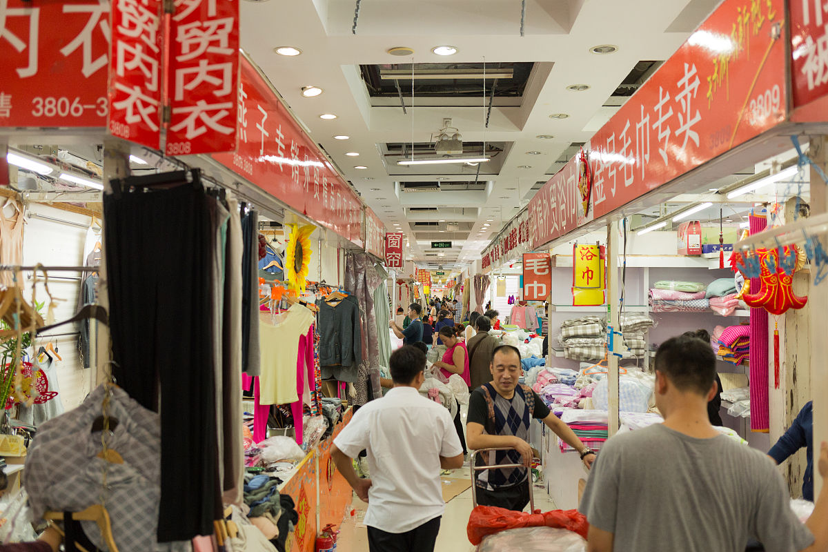 2018年9月28日,经营了20年的北京官园商品批发市场永久性停止营业,西