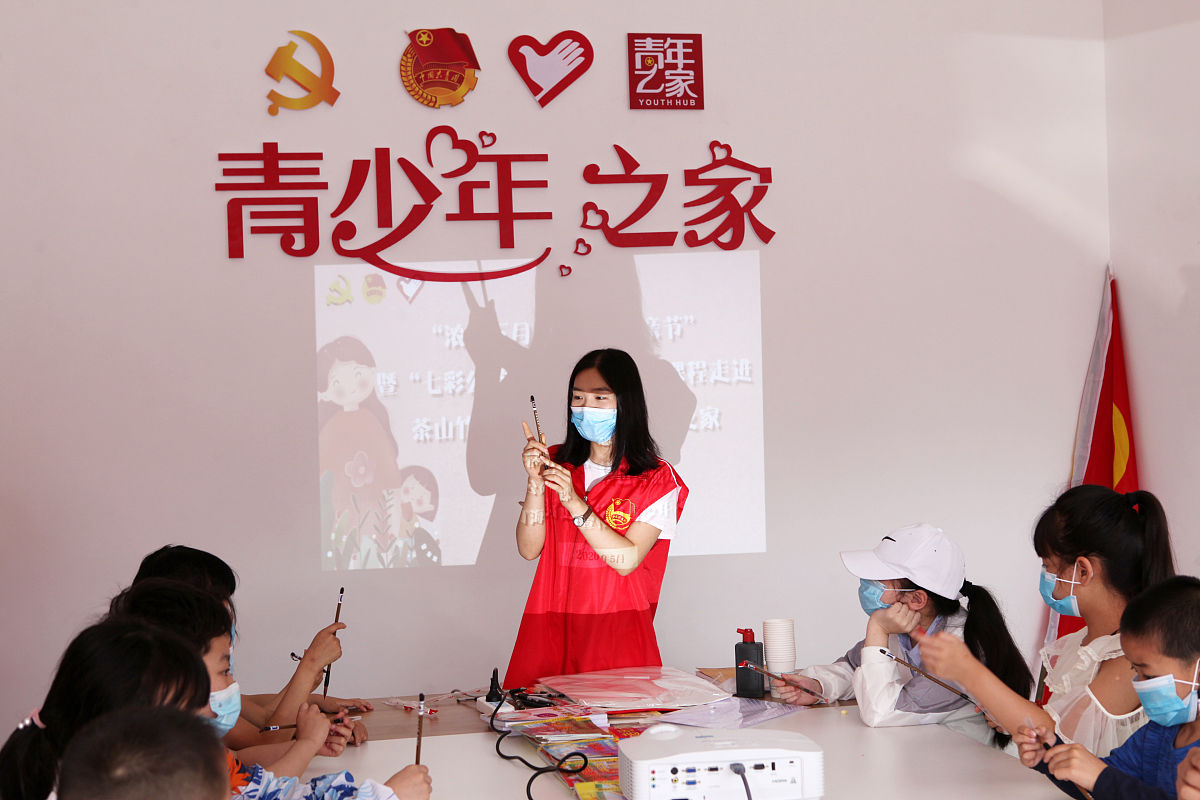 家委会学习汇报：红领巾义卖、研学会、打卡活动等，助力学生全面发展