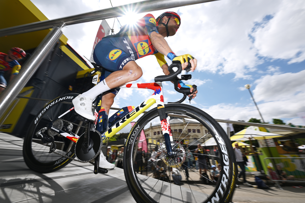 极限特技自行车游戏更新：新增车辆、特技和多人模式