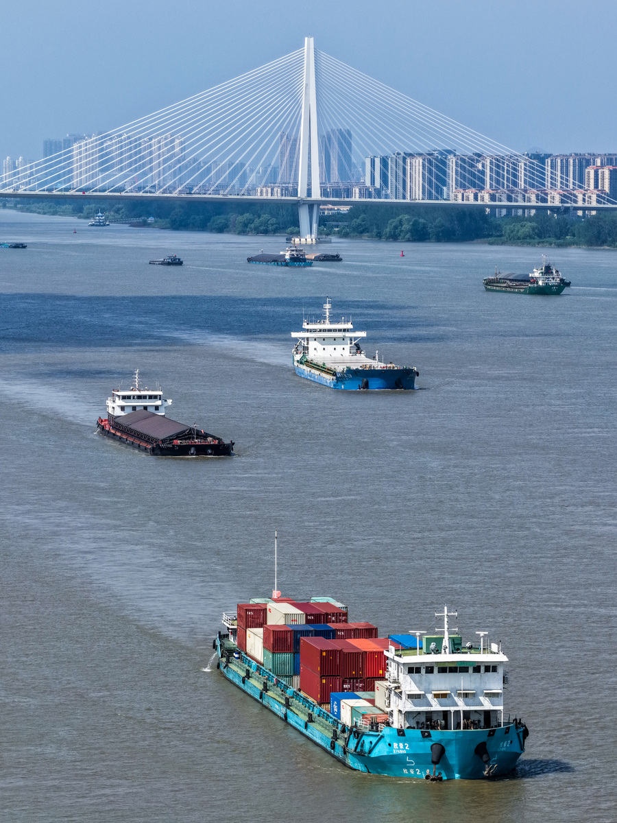 长江航线运力不足：现状与挑战