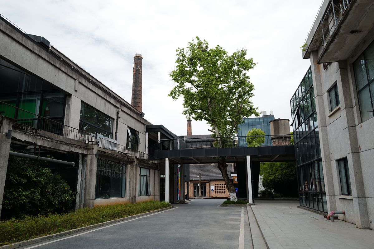 工业建筑改造设计：文化性表达与案例解析