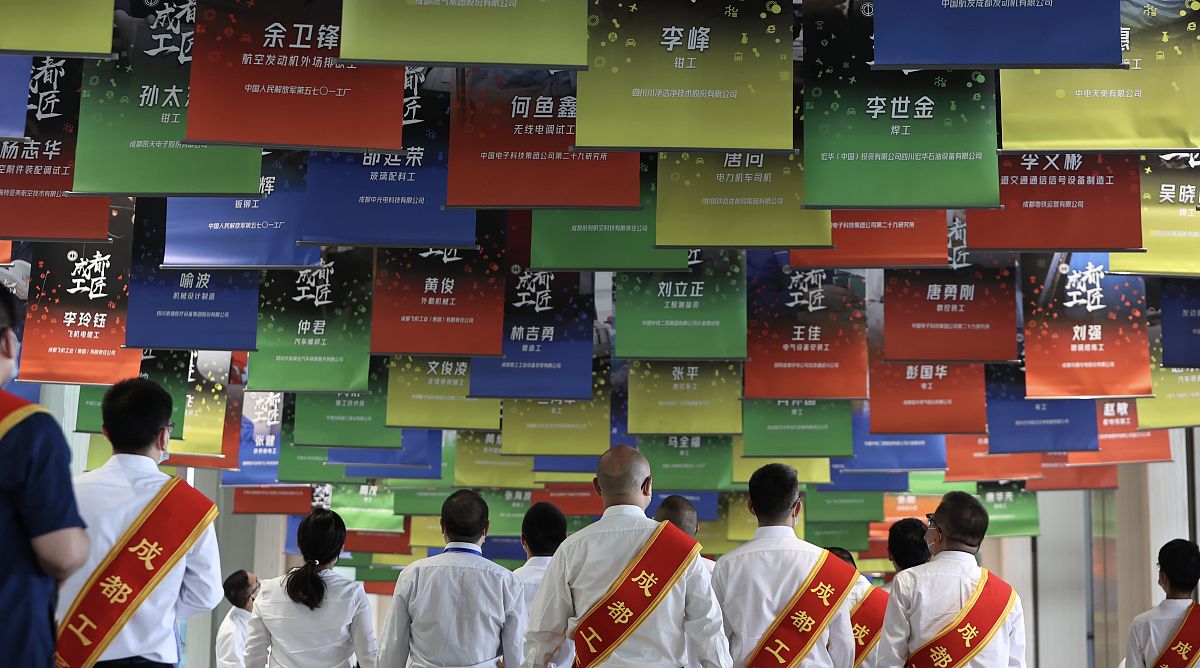 2021年5月31日,成都工匠命名大会召开.(如需下载使用,请务必署名:红星