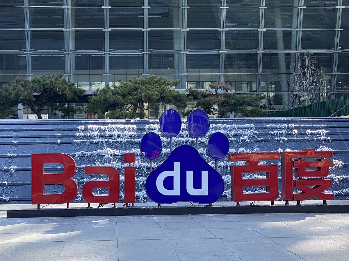 百度百度是一家总部位于中国的科技公司成立于2000年。该公司主要提供搜索引擎、在线媒体、云存储等服务以及人工智能、自动驾驶等领域的研究和开发。百度在中国市场上拥有超过80的搜索引擎市场份额是中国最受欢迎的搜索引擎之一。推出了百度地图、百度翻译、百度知道等多个产品成为中国互联网最具影响力的企业之一。百度还在人工智能领域进行了大量投资和研发推出了语音识别、图像识别、自然语言处理等多项人工智能技术成为中