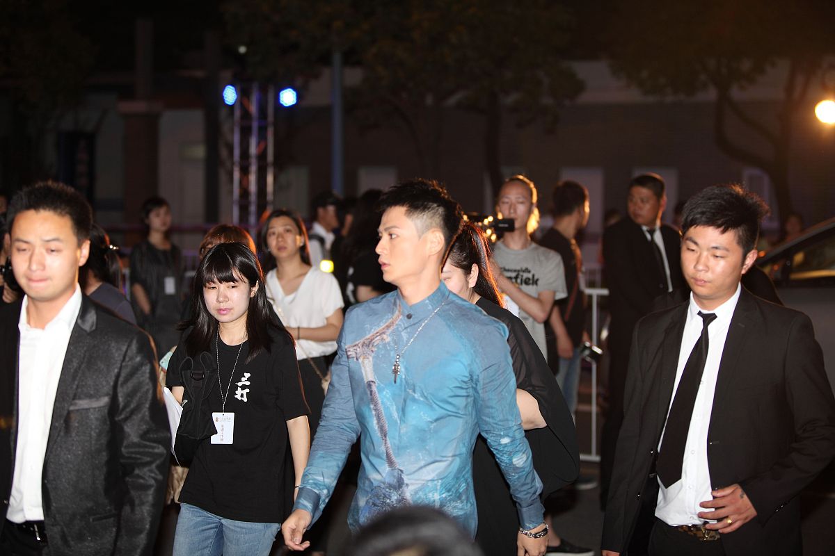 白骨精想吃唐僧肉为什么不给唐僧割痔疮
A.痔疮是孙悟空变的 B.唐僧的痔疮在嘴里 C.唐僧的痔疮刚被排进厕所里
