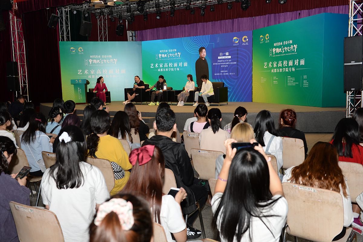 (如需下载使用,请务必署名:红星新闻 张直/视觉中国)2020年9月18日, 