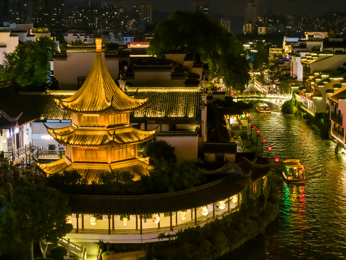 江苏省市有哪些特色？江苏省市的旅游景点有哪些？江苏省市未来发展怎么样？