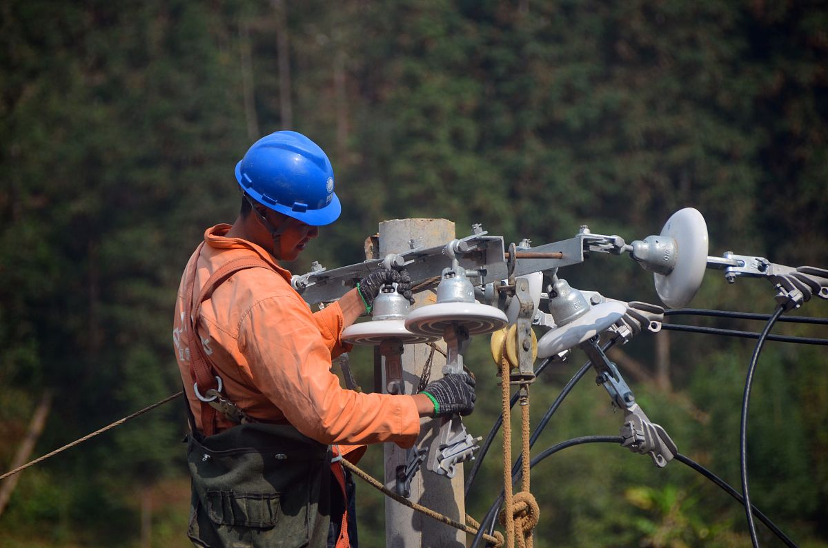 输电线路接触不良故障测距：行波法优于阻抗法
