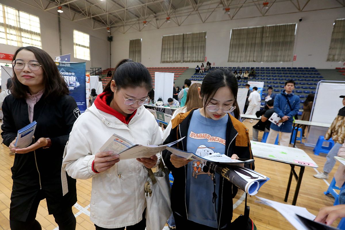 凯里中专VS大专：哪个更适合你？