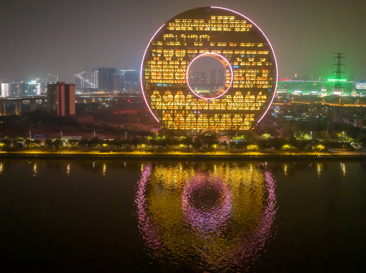 暑假来临,我踏上了前往广州的旅程,这座充满活力和历史的城市,总能给