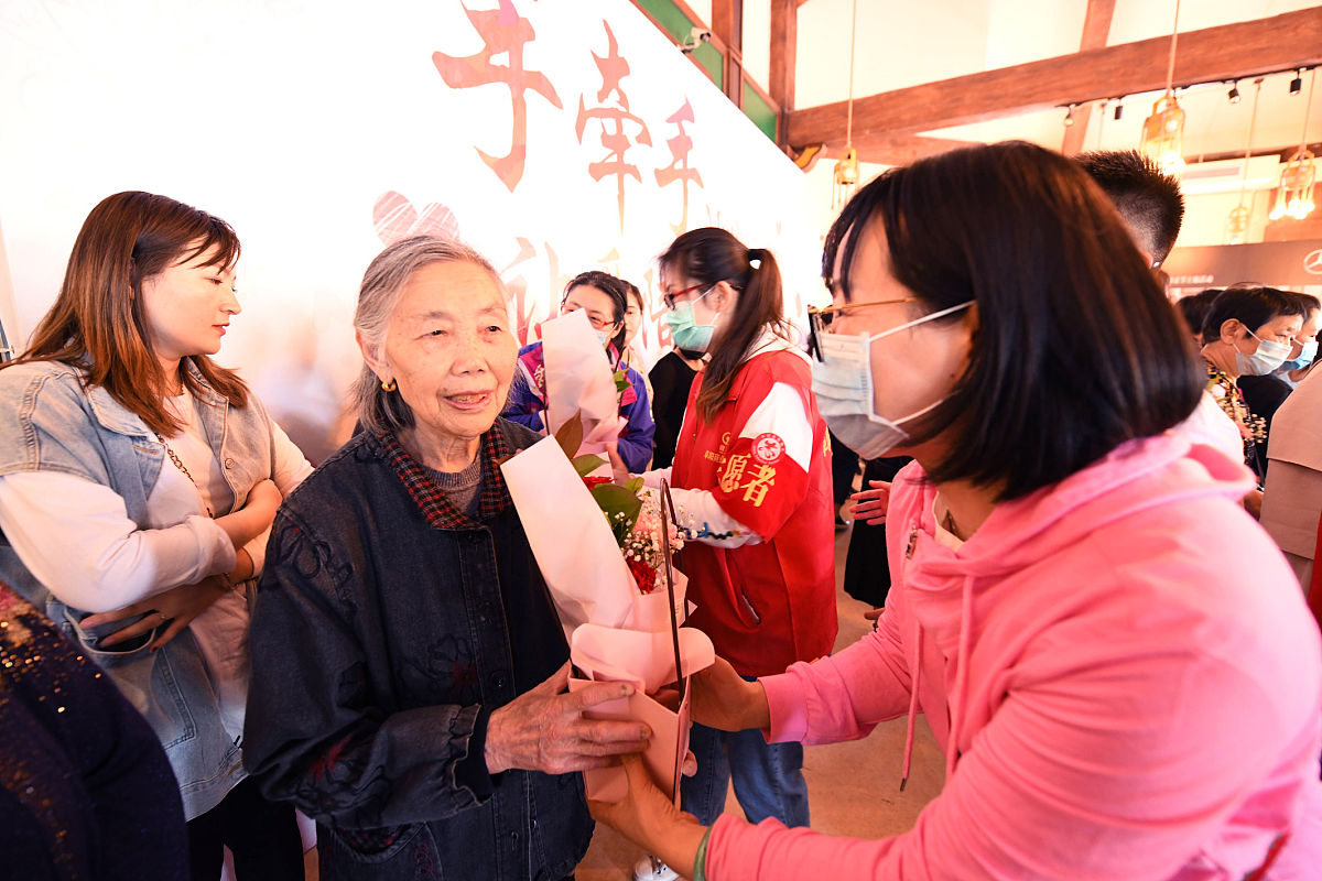 基层司法所开展鹊桥工作活动需要准备什么 帮我用250字描述