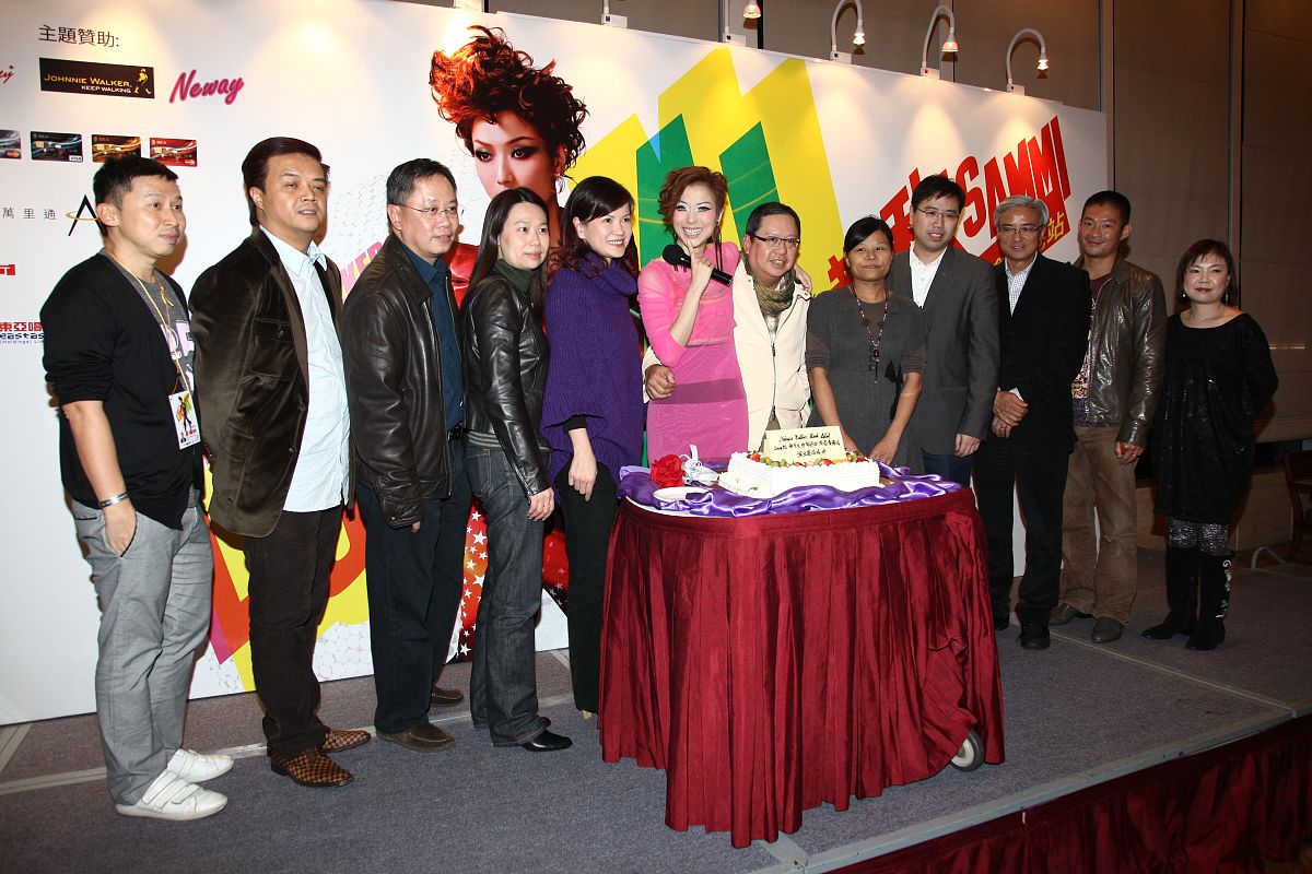 2010年1月3日,香港,郑秀文"love mi世界巡回演唱会香港站"尾场演出庆
