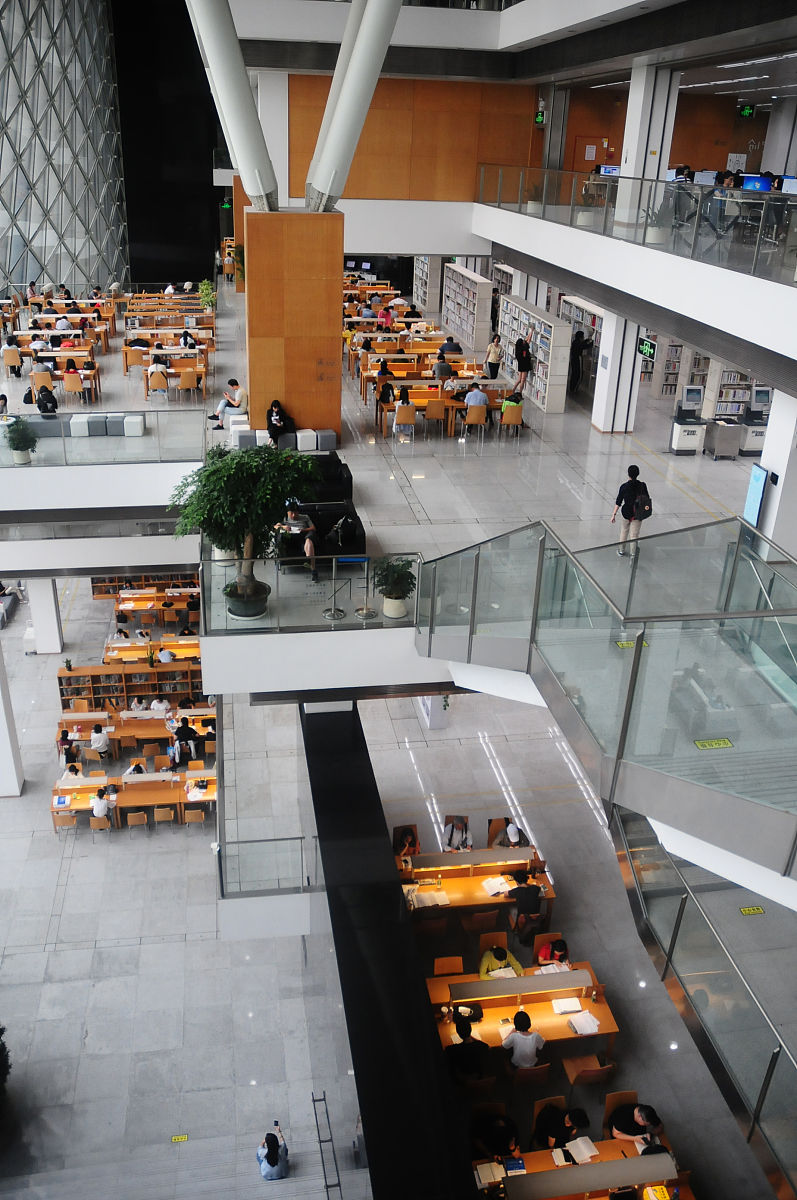 城市公共图书馆跨界服务发展：时代需求与必要性