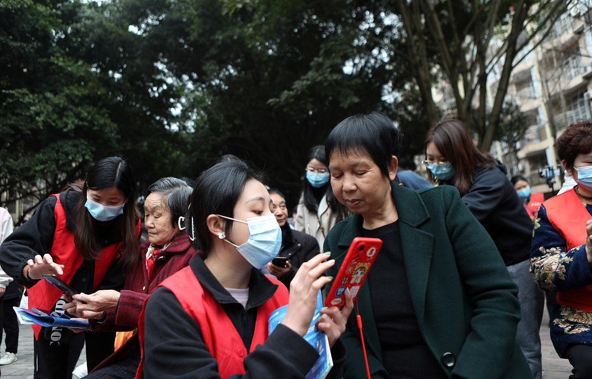 领导亲切慰问重庆公共运输职业学院2019年成都铁路局重庆客运段春运志愿者