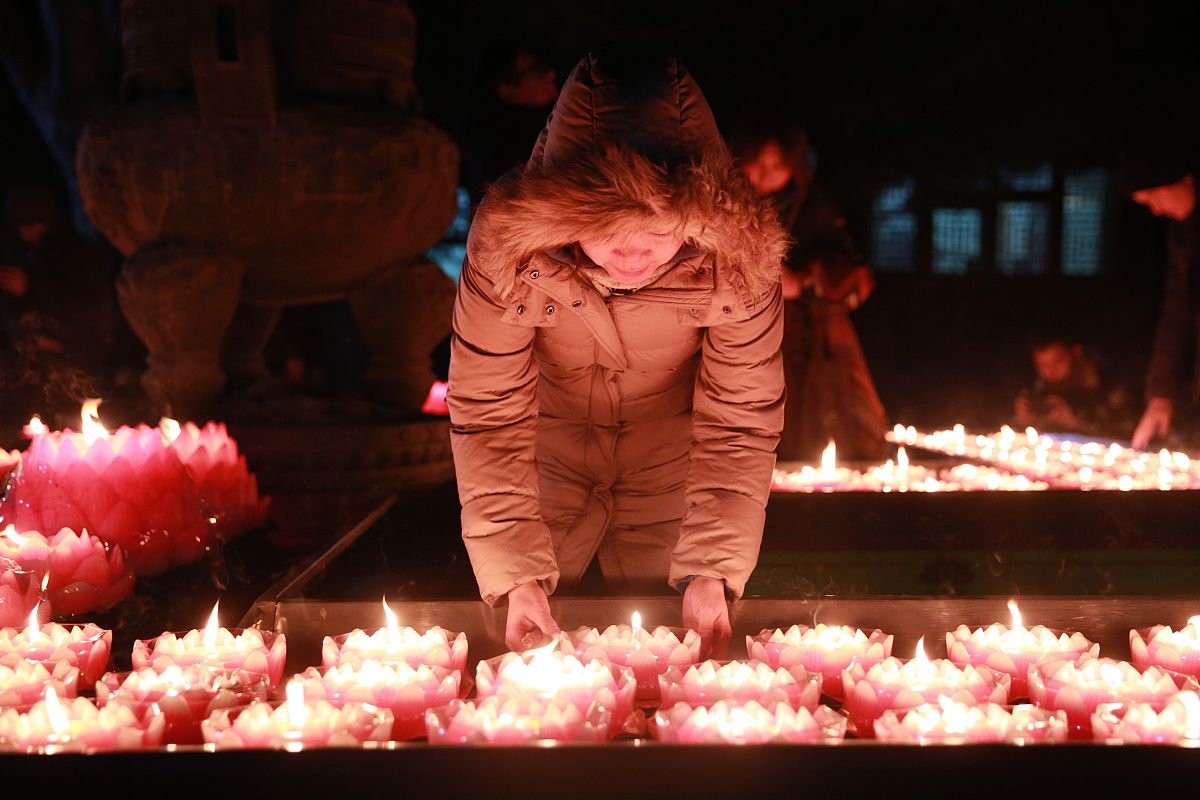 谁和哪位：区别、用法及拓展