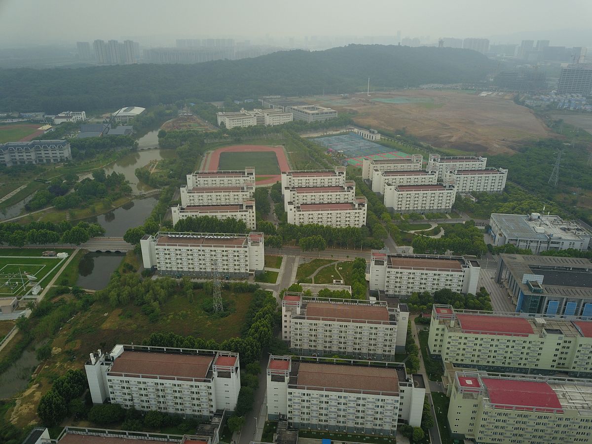 江苏泰兴中等专业学校官网：www.tzzyzx.com - 培养职业人才的摇篮