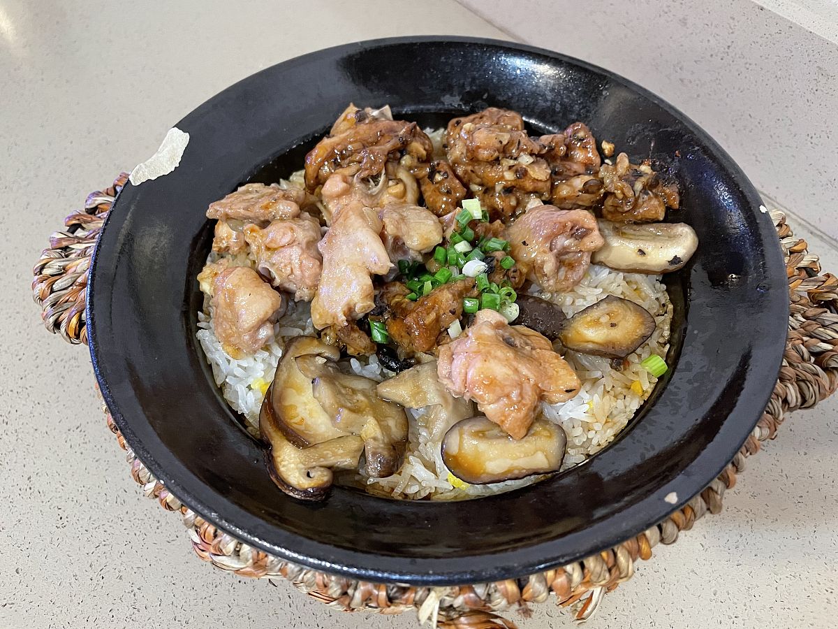 在家用电饭煲就能做出香喷喷的窑鸡！鲜嫩多汁，连骨头都香！