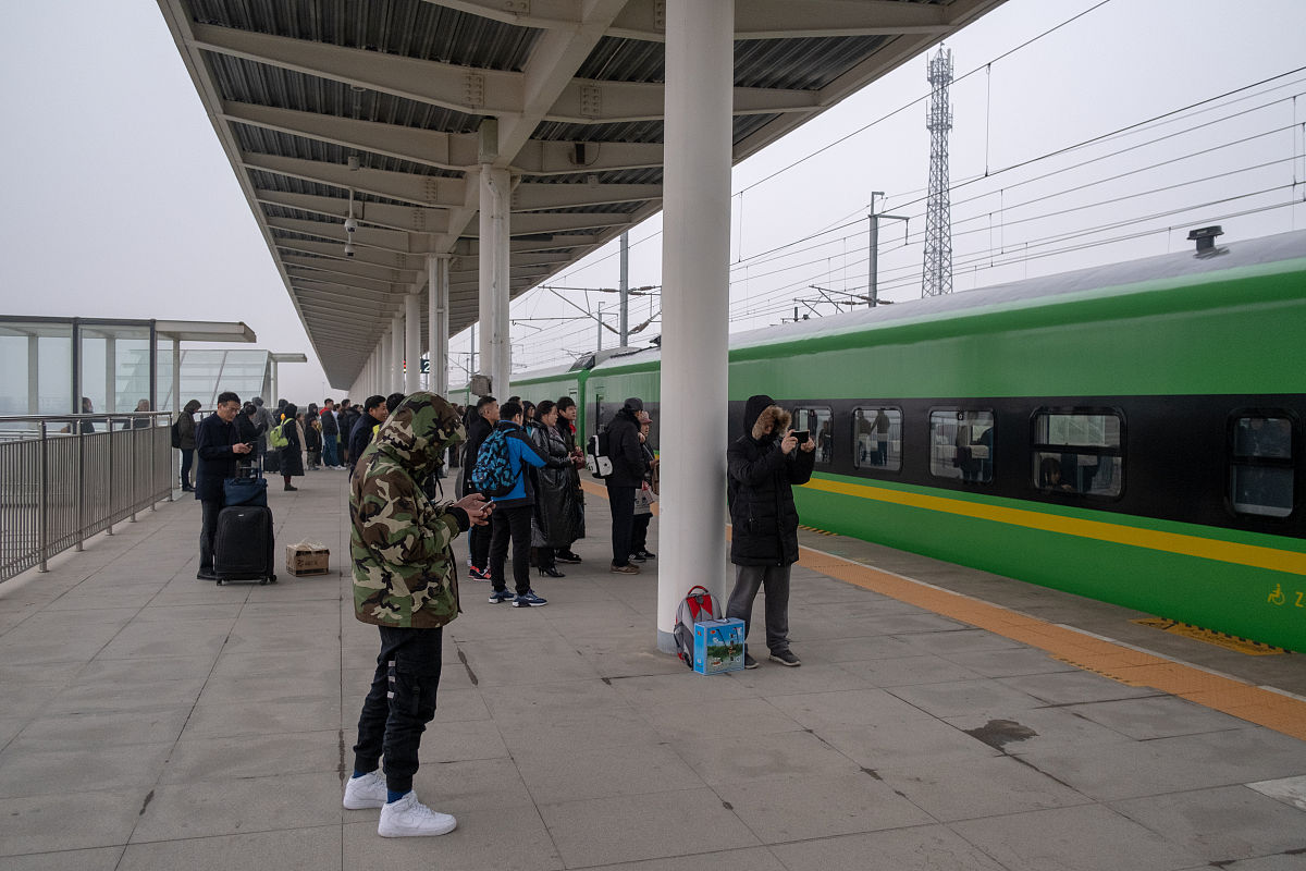 编写一个提取形如以下日期内容的正则表达式2023-07-21