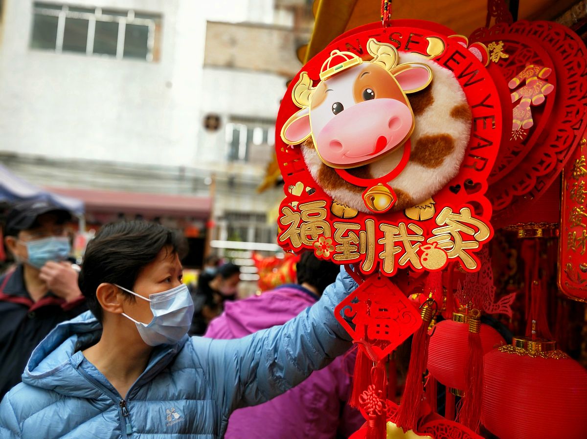 2021年1月21日,广州,市民采购年货,迎接新春.
