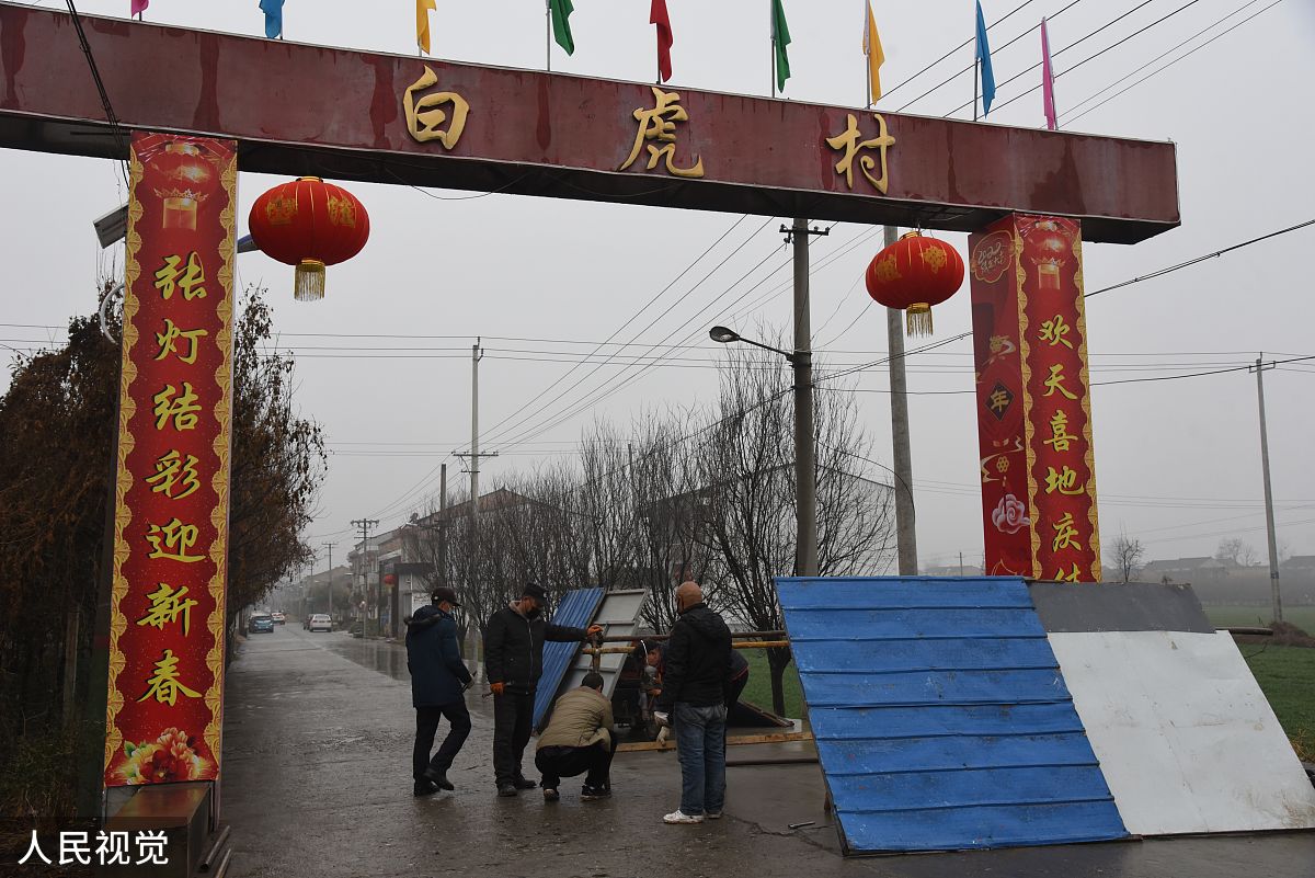 谭格庄镇政府帮我用180字详细描述