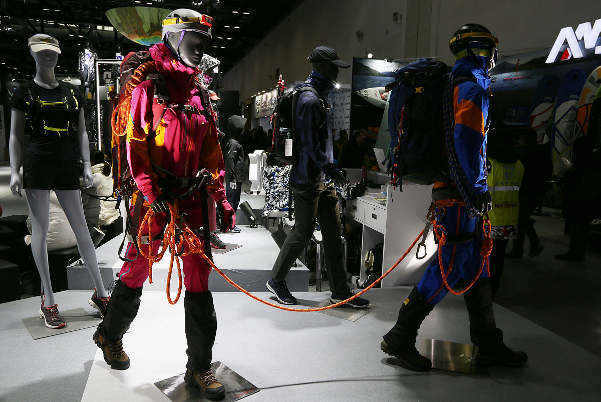 以户外攀岩有什么是初学者必须要注意的事？为题写一篇文章要求1200字左右重新编写标题