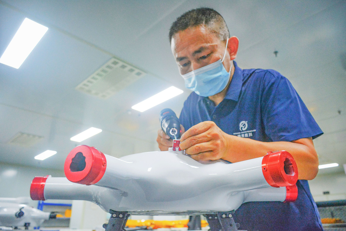 济宁市新能源新材料领域多家企业取得可喜成绩专班提供有针对性支持济宁市制造强市建设经开区新能源新材料专班近日宣布多家企业在该领域取得了可喜的成绩。截至目前已有7家企业入库科技型中小企业其中2家企业获得山东省创新型中小企业的认定。此外3家企业成功申请获得市级一企一技术研发中心资格并有2家企业向济宁市技术创新中心提交申请。还有1家企业向济宁市申报重点实验室。今年以来济宁市制造强市建设经开区指挥部新能源新