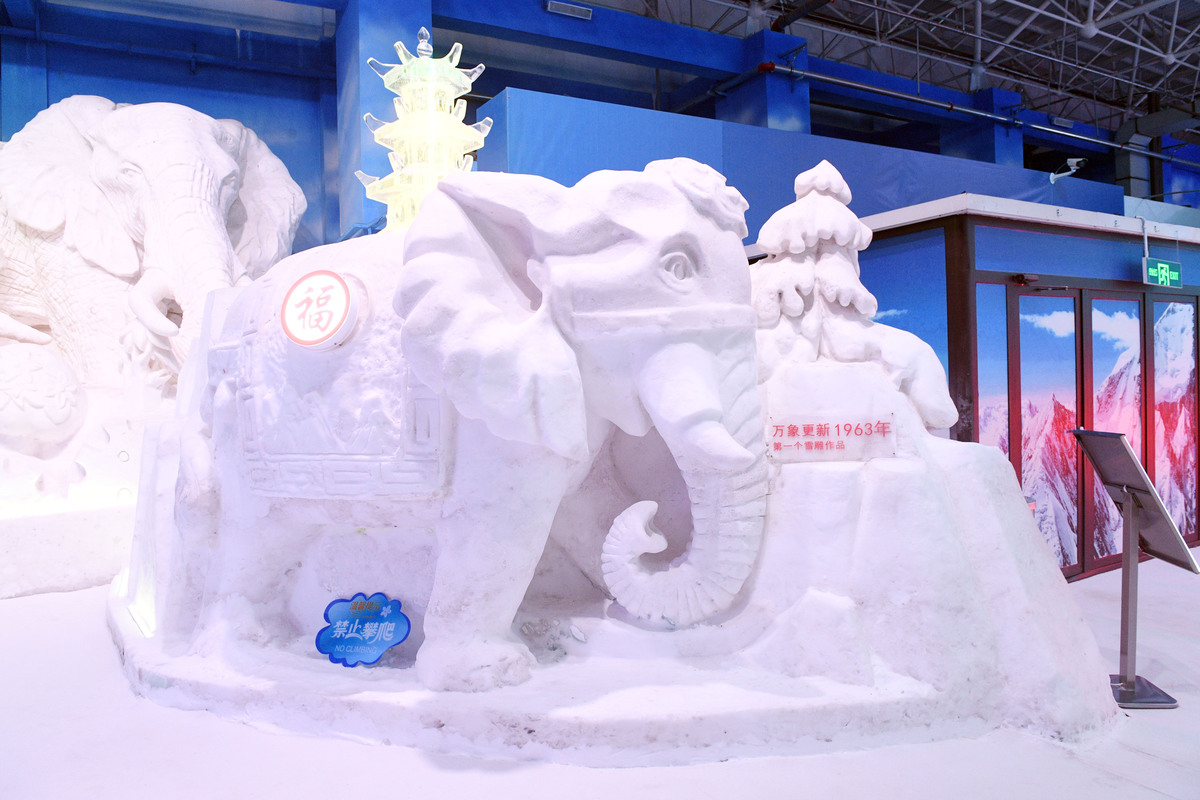 沈阳旅游攻略沈阳是中国东北重要的文化和旅游城市拥有丰富的历史和文化底蕴自然风光也十分优美。以下是一份简要的沈阳旅游攻略：1 必游景点：沈阳故宫、沈阳中街、沈阳棋盘山、沈阳草堂寺、沈阳东陵等。2 美食推荐：葫芦头、熏烤大肠、杏花村四季豆、东陵羊肉泡馍等。3 推荐购物地：沈阳中街、太原街、沈阳天缘广场等。4 推荐住宿地：沈阳市中心商务酒店、五星级酒店、市郊温泉度假村等。5 注意事项：沈阳冬天较为寒冷需