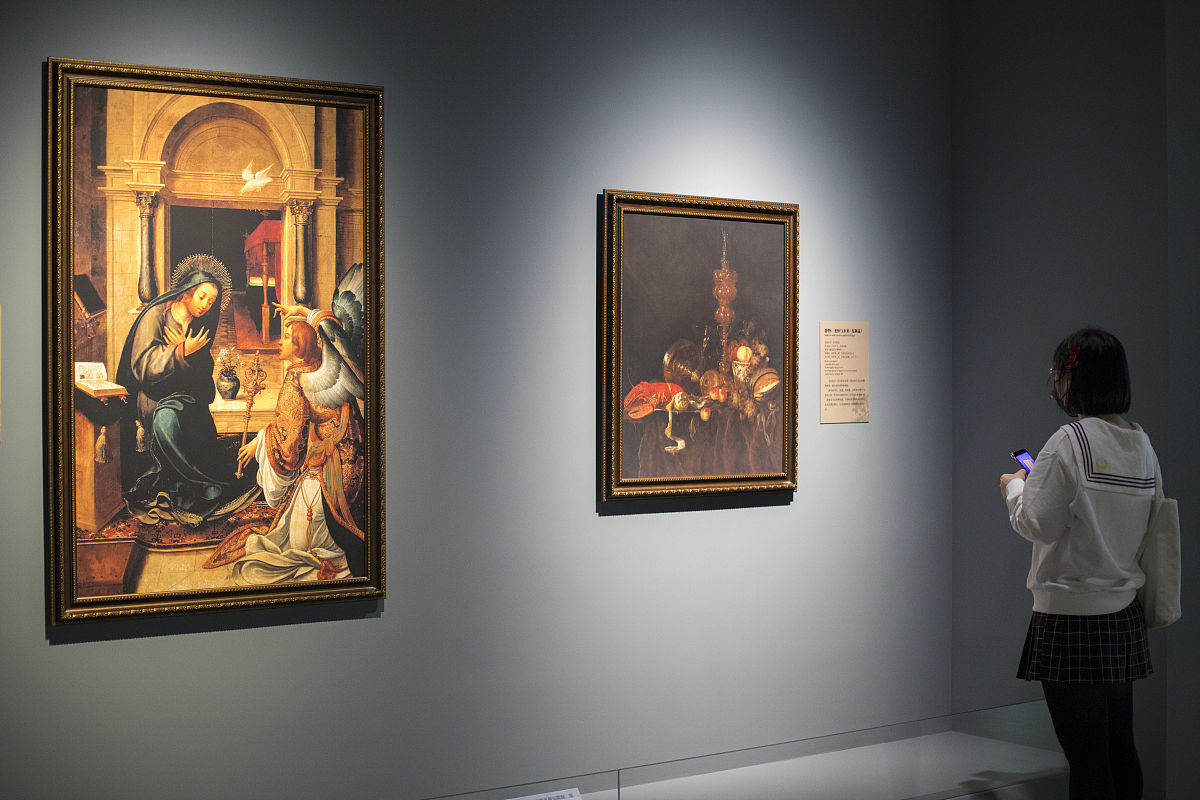 Ruptured Carotid Plaque with Thrombus: A Case Report and Intervention