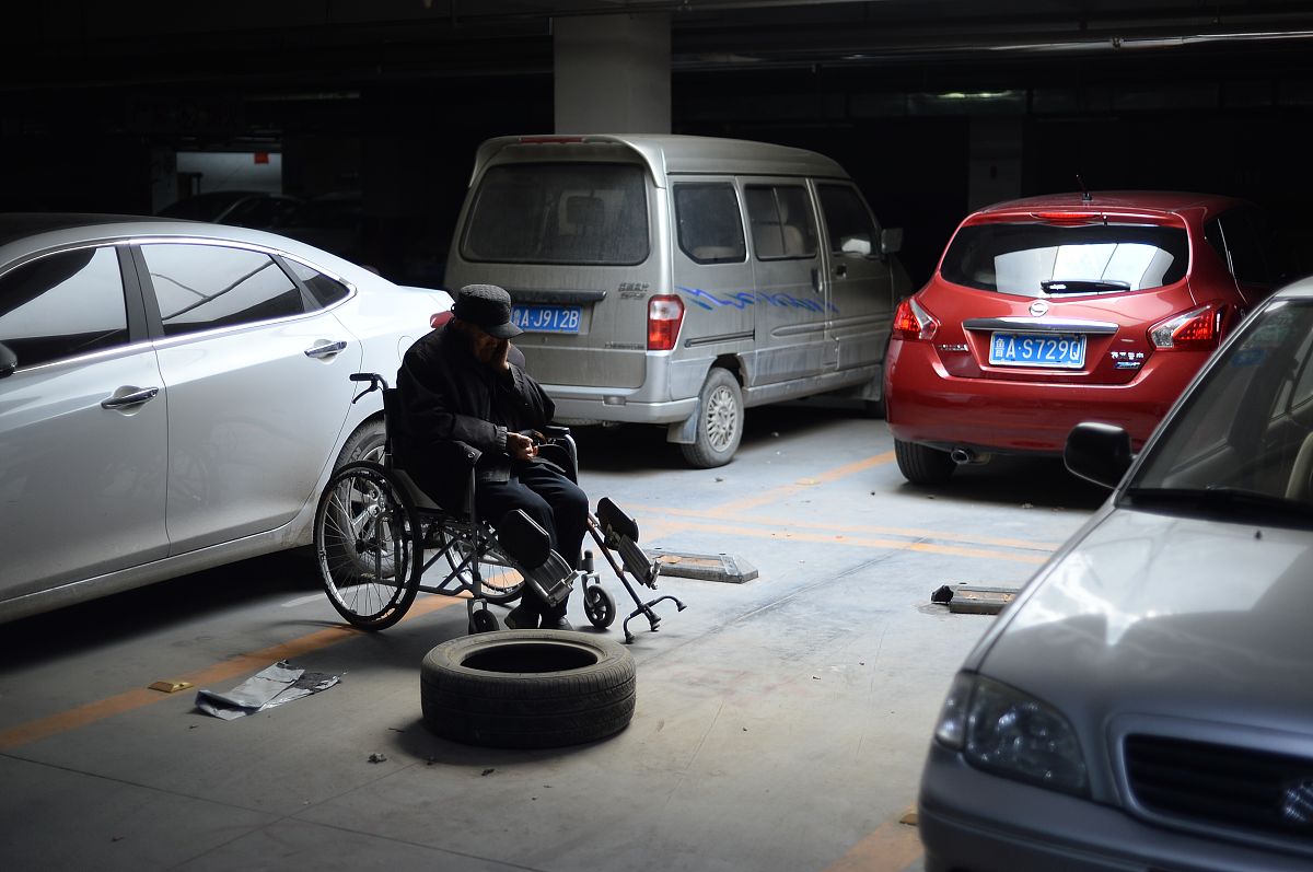 电动轮椅可以走山路吗帮我用200字详细描述