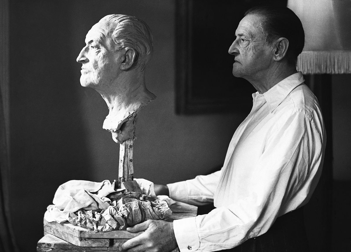 月亮与六便士是哪一年写的