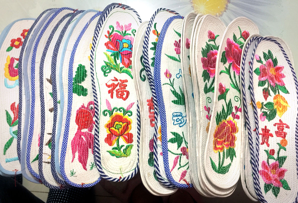 女方妈妈送鞋垫的寓意是什么，