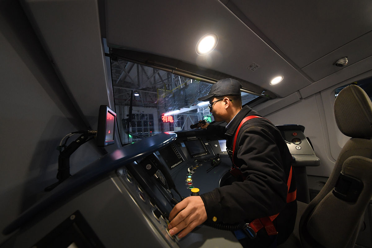 贵阳铁路学校专业介绍：机械、电气、计算机等领域，培养铁路行业人才